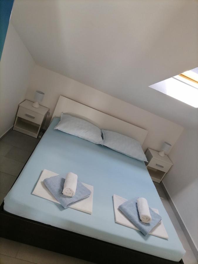 Apartman Sutalo 코마르나 외부 사진