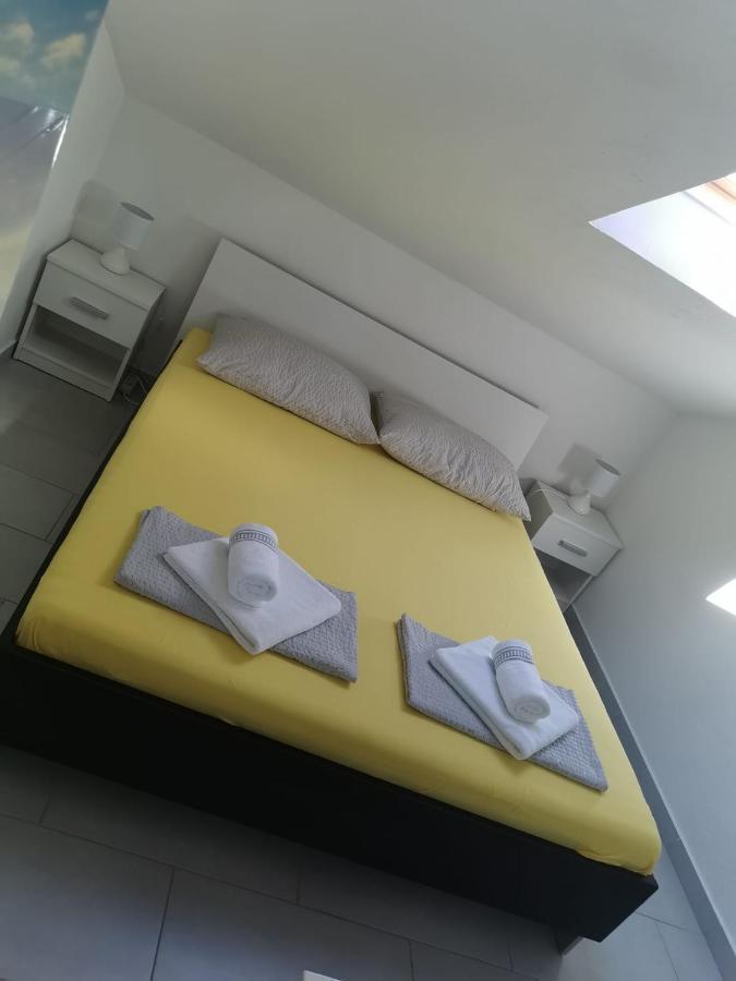 Apartman Sutalo 코마르나 외부 사진