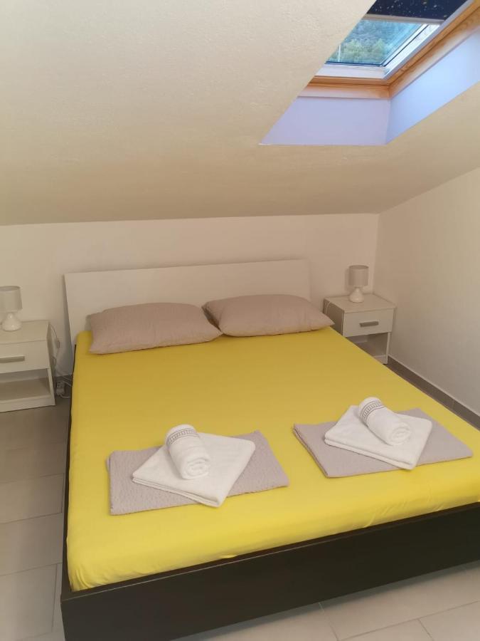 Apartman Sutalo 코마르나 외부 사진
