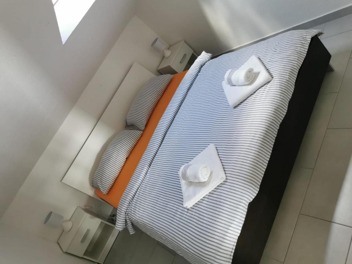 Apartman Sutalo 코마르나 외부 사진