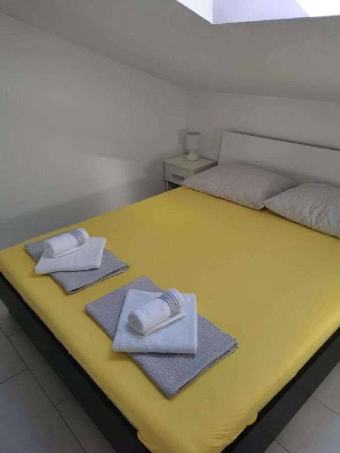 Apartman Sutalo 코마르나 외부 사진
