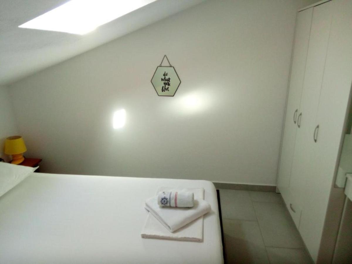 Apartman Sutalo 코마르나 외부 사진