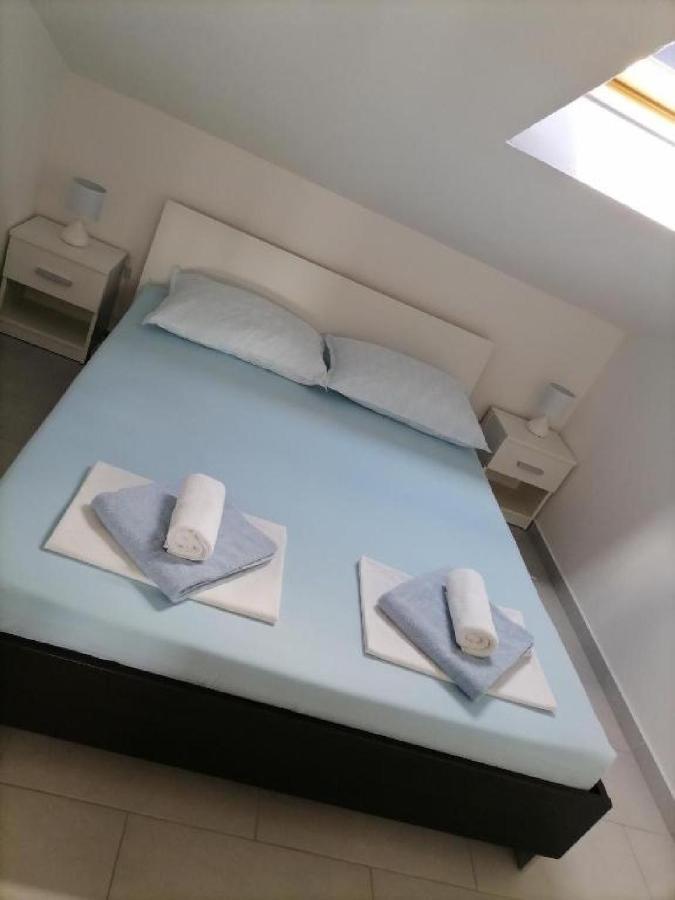 Apartman Sutalo 코마르나 외부 사진