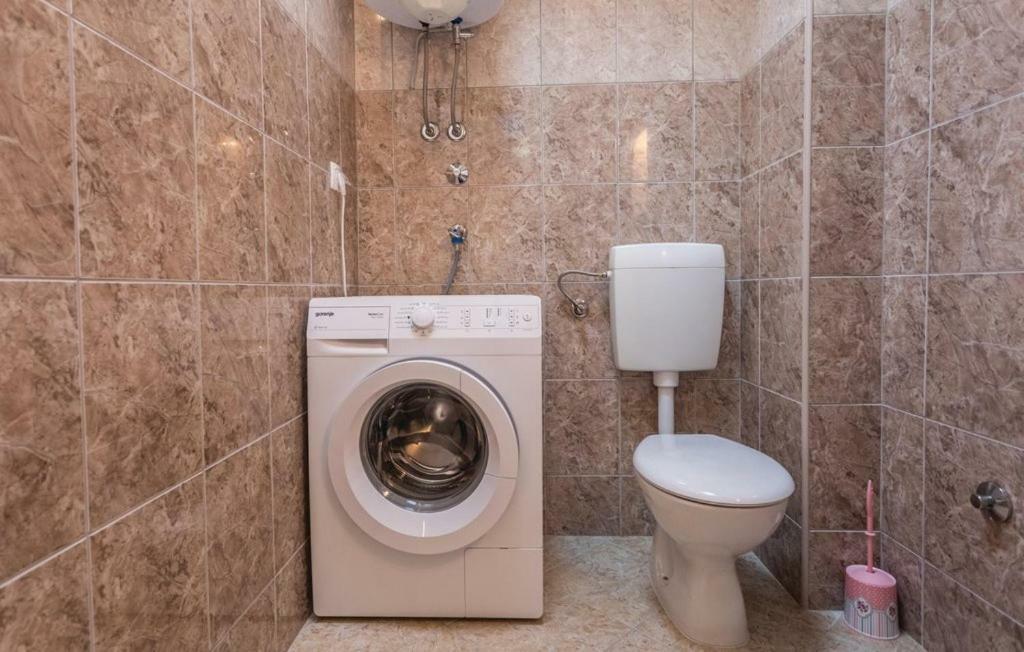 Apartman Sutalo 코마르나 외부 사진
