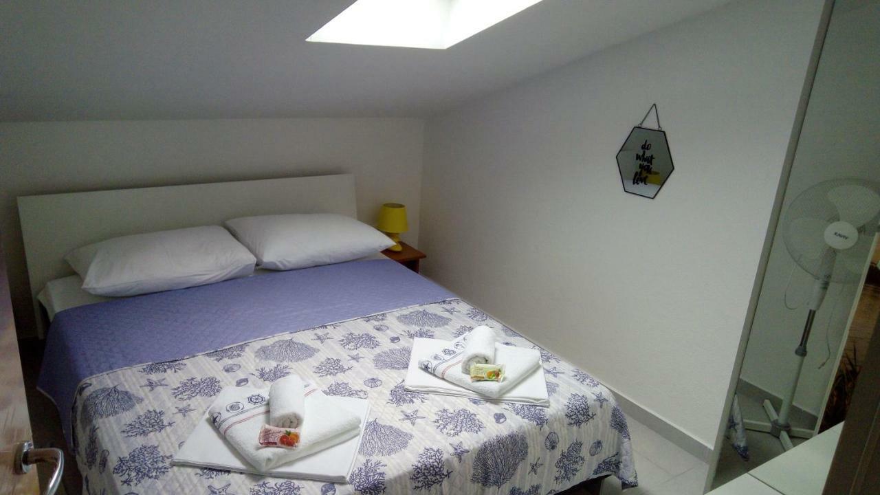Apartman Sutalo 코마르나 외부 사진